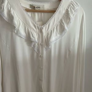 Simple Retro Lace Long sleeve shirt size small